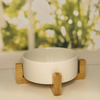 Comedero de Cerámica con Madera de Bambú