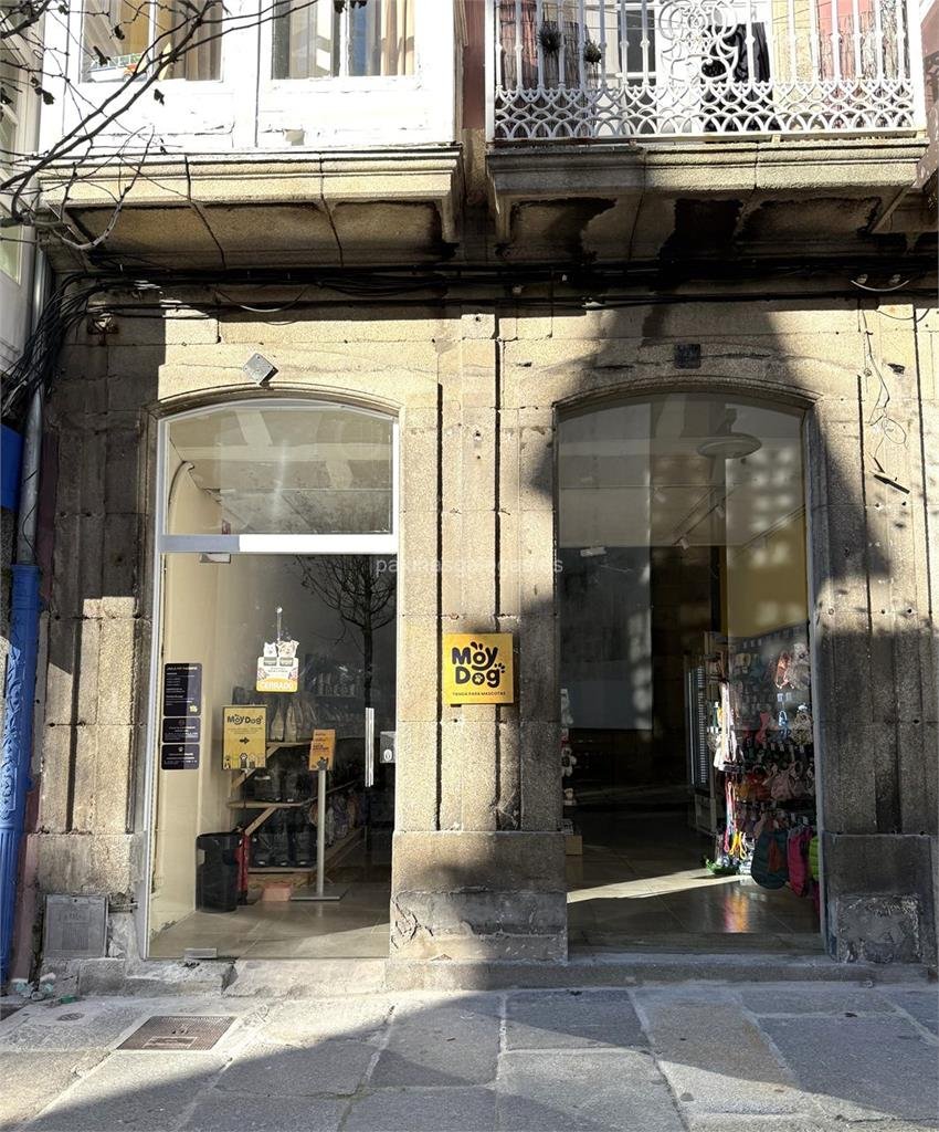 Fachada de la tienda para mascotas en Ferrol MoyDog